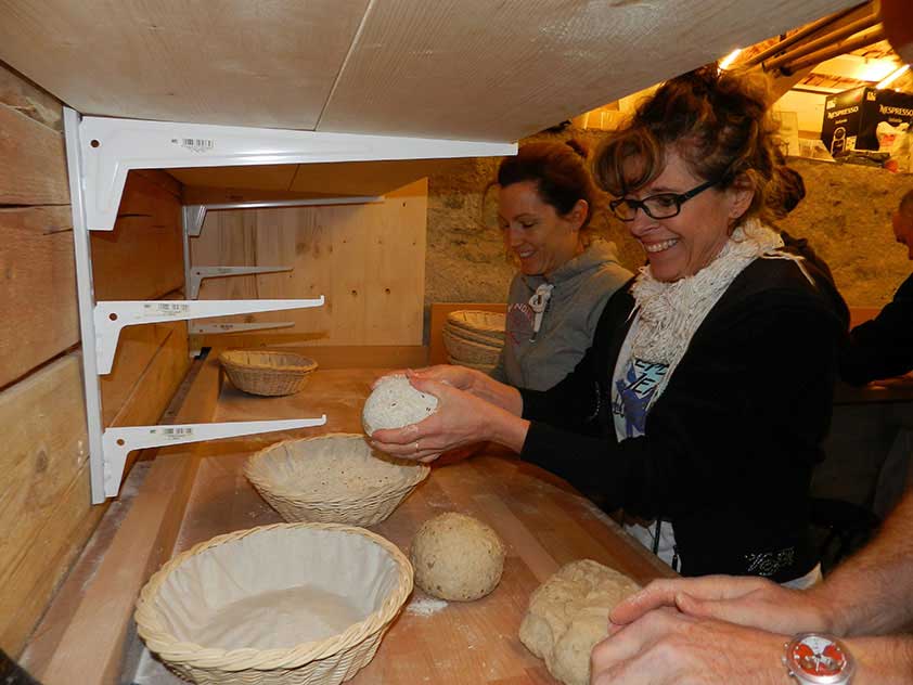 Le comité met la main à la pâte Le comité met la main à la pâte