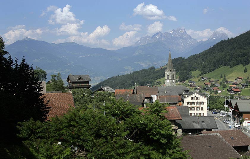Le village de Troistorrents, d'en haut de la Tine Le village de Troistorrents, d'en haut de la Tine